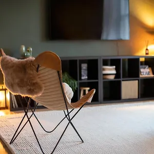  Apartment Trendy 2 Bed Flat - Near Airport
